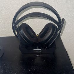 Samsung Monitor And Nice Gaming Headphones