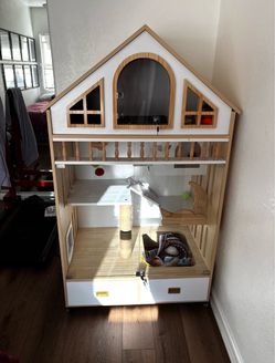 Large Wooden Cat House Enclosure with Scratching Post. 150 OBO