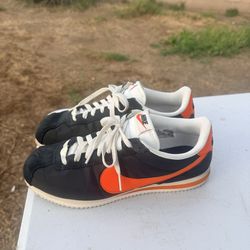 Men’s 9 Nike Cortez Black Orange Swoosh Classic Retro Sneakers