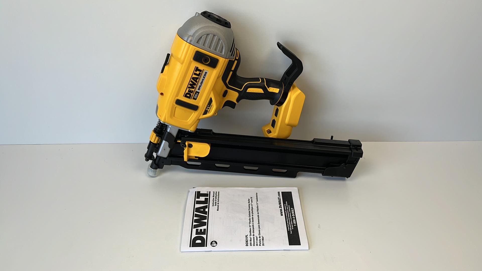 Plastic Collated 20 Volt Framing Nailer DEWALT 20V MAX XR Lithium