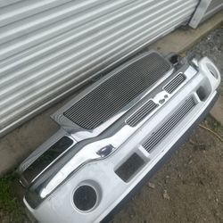 03-06 Sierra Front Bumper And Grill