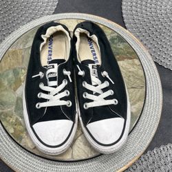 Women’s size 8 black Converse like new condition