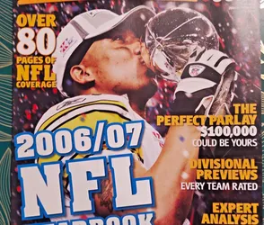 Sportsbook NFL Football Magazine Yearbook 2006/07 Vintage NFL Coverage