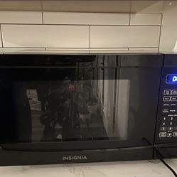 Insignia Microwave