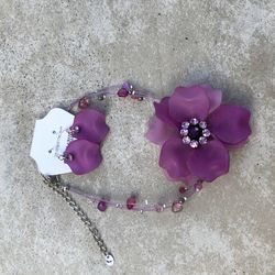 Glass Necklace With Earrings.