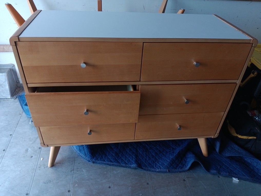 6 Drwar Dresser Excellent Condition Delivery Available