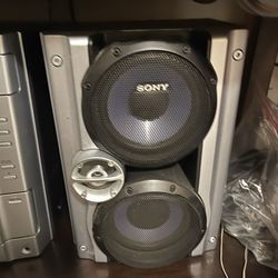 Sony radio 2speajers and subwoofer