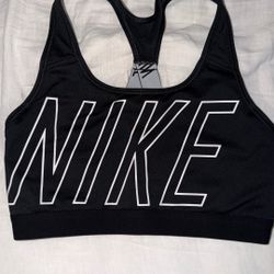Women’s Nike Sports Bra - M