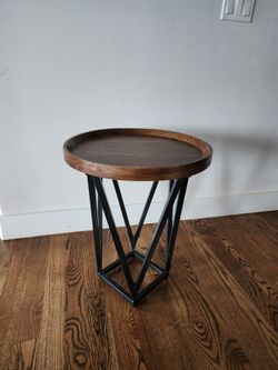 COFFEE/SIDE TABLE