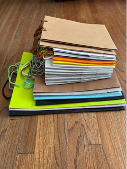 *NEW* — 25 Assorted Solid Gift Bags - Solid Colors for Any Occasion - Thick & High Quality Paper