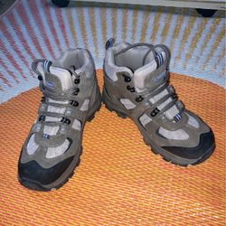 NEVADOS HIKING BOOTS 7.5W