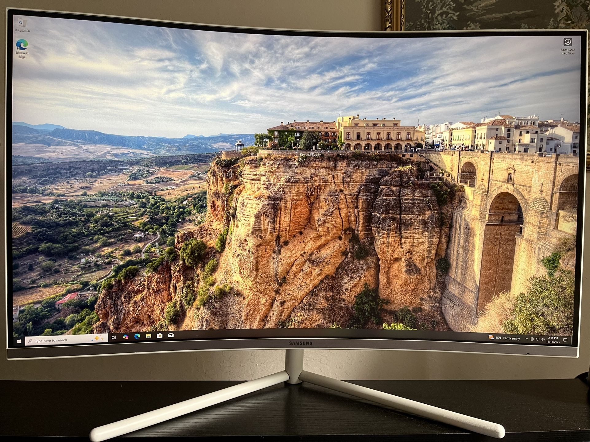 Samsung UR59C 32” Curved 4K UHD Monitor