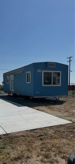 MOBILE HOME 1 BED 1 BATH SPACIOUS LIVING ROOM