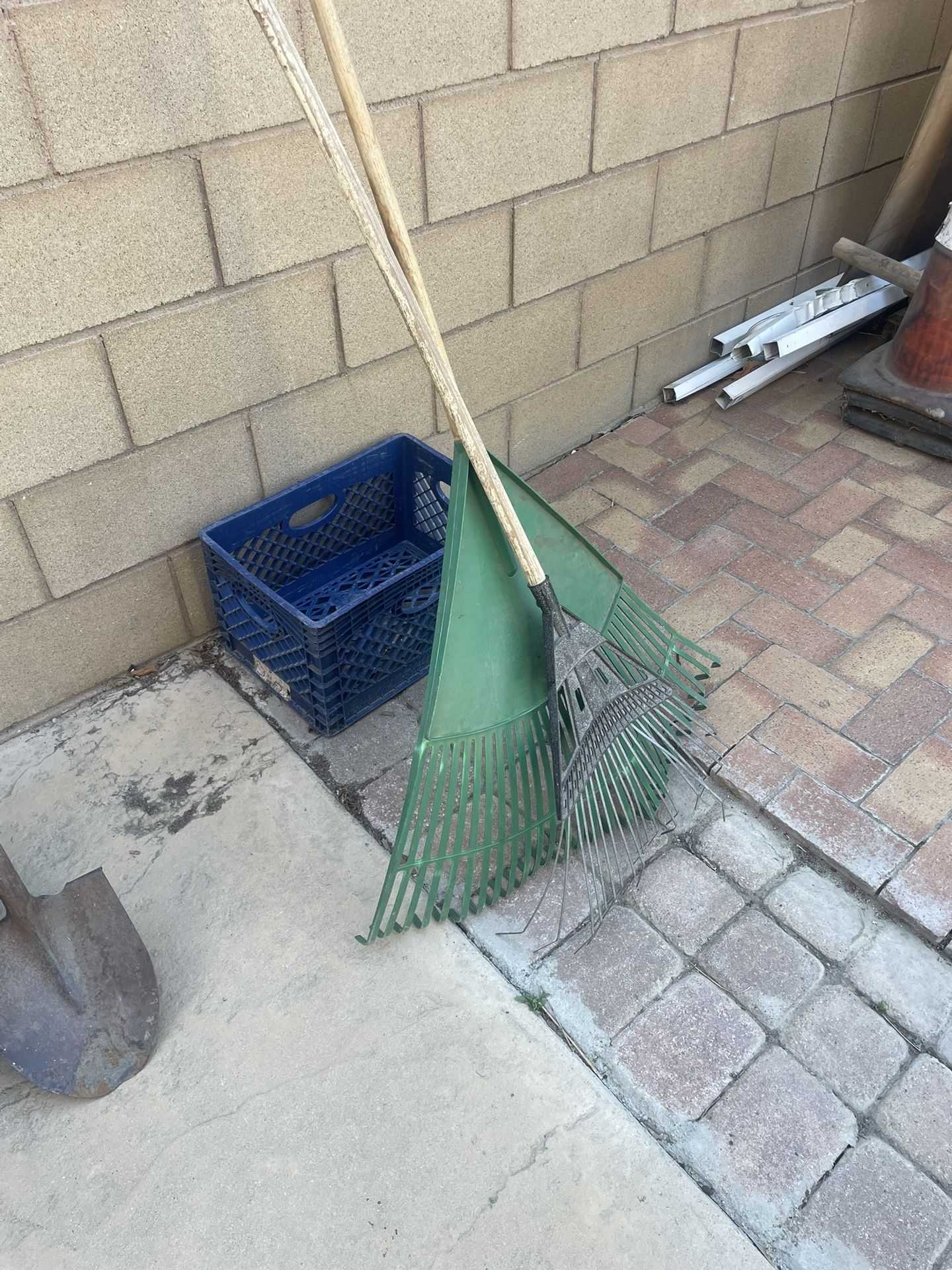 2 Rakes