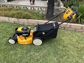 Cub Cadet 21 in. 150cc Briggs and Stratton Rear Wheel Drive Self Propelled Walk Behind Lawn Mower In Excellent Condition