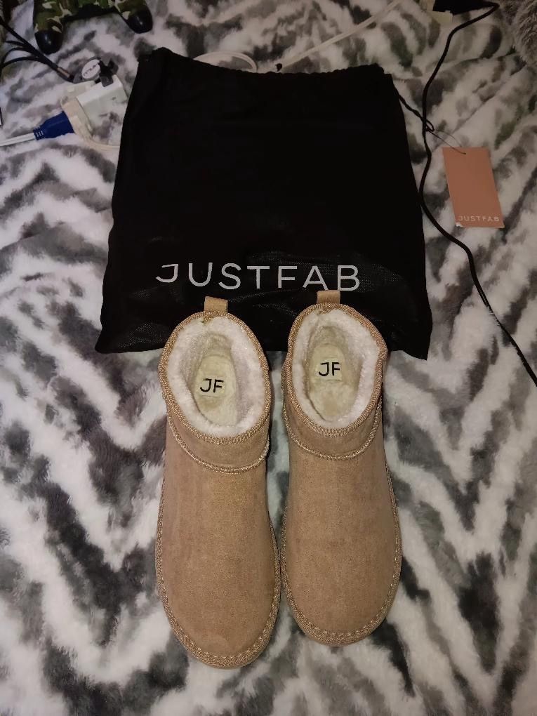 BOOTS