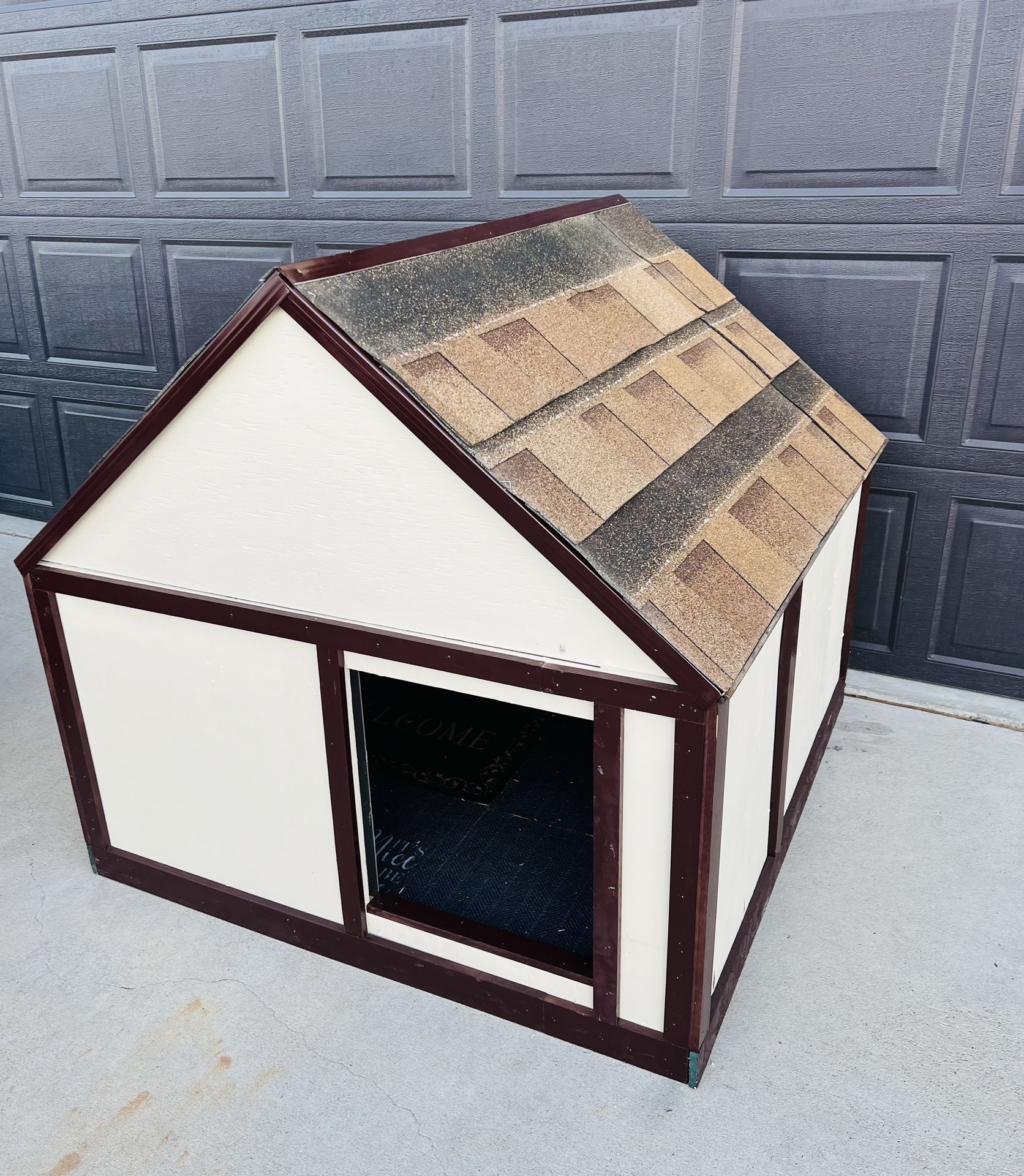 Large New Dog House 4ft X 4ft
