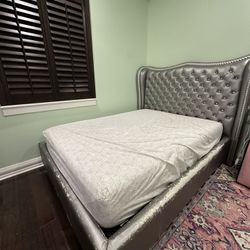 QUEEN BEDFRAME 4 SALE 