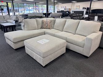 L Shape Sectional. 🚚WE DELIVER🚚