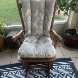 Rocking Chair/ Silla Mesedora
