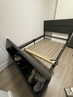 Queen Bed With Ottoman