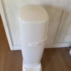 LOW PRICE MOVING- $130 + TAX RETAIL DIAPER GENIE COMPLETE DIAPER PALE 