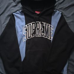 Supreme Hoodie 