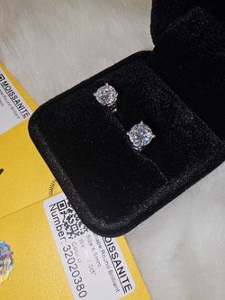 1 carat Moissanite diamond stud earrings