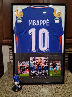 KYLIAN MBAPPE OF THE FRENCH SOCCER TEAM, BRANDED,AUTHENTIC FRAMED JERSEY WITH ACTION FIGURE.