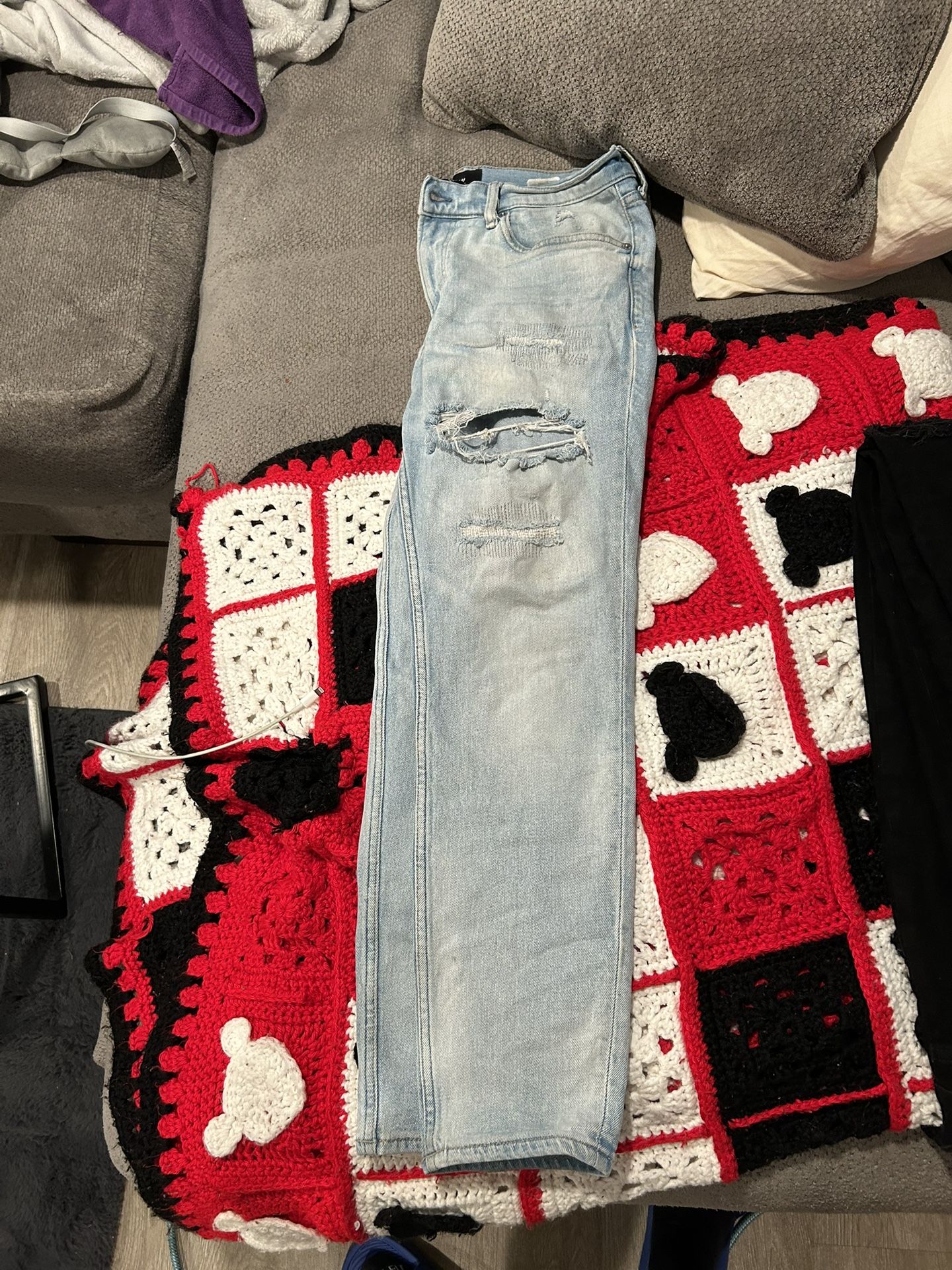 H&M Ripped Size 34 Men’s Jeans