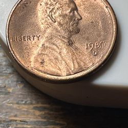 1987D Penny Doubles Center Off 