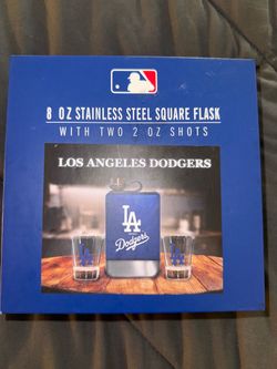 LA Dodgers flask set