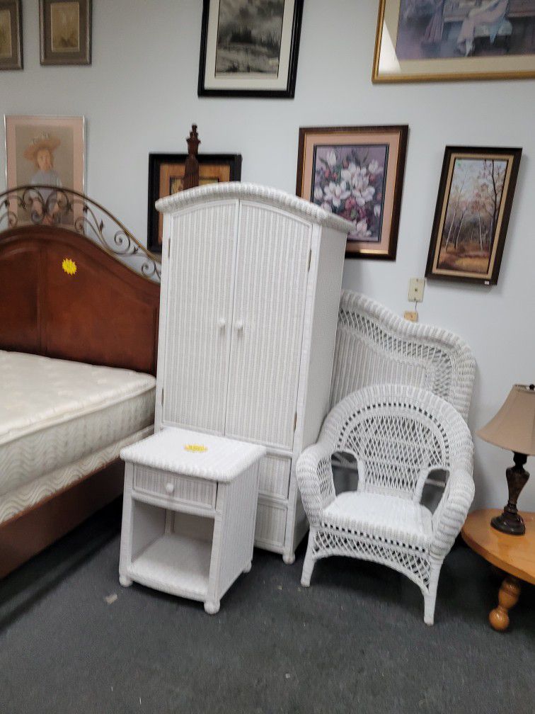 Full Size Bedroom Set With Chair 
