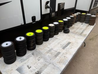 1/8 truggy tires/rims excellent dialed, aka, proline, lugz