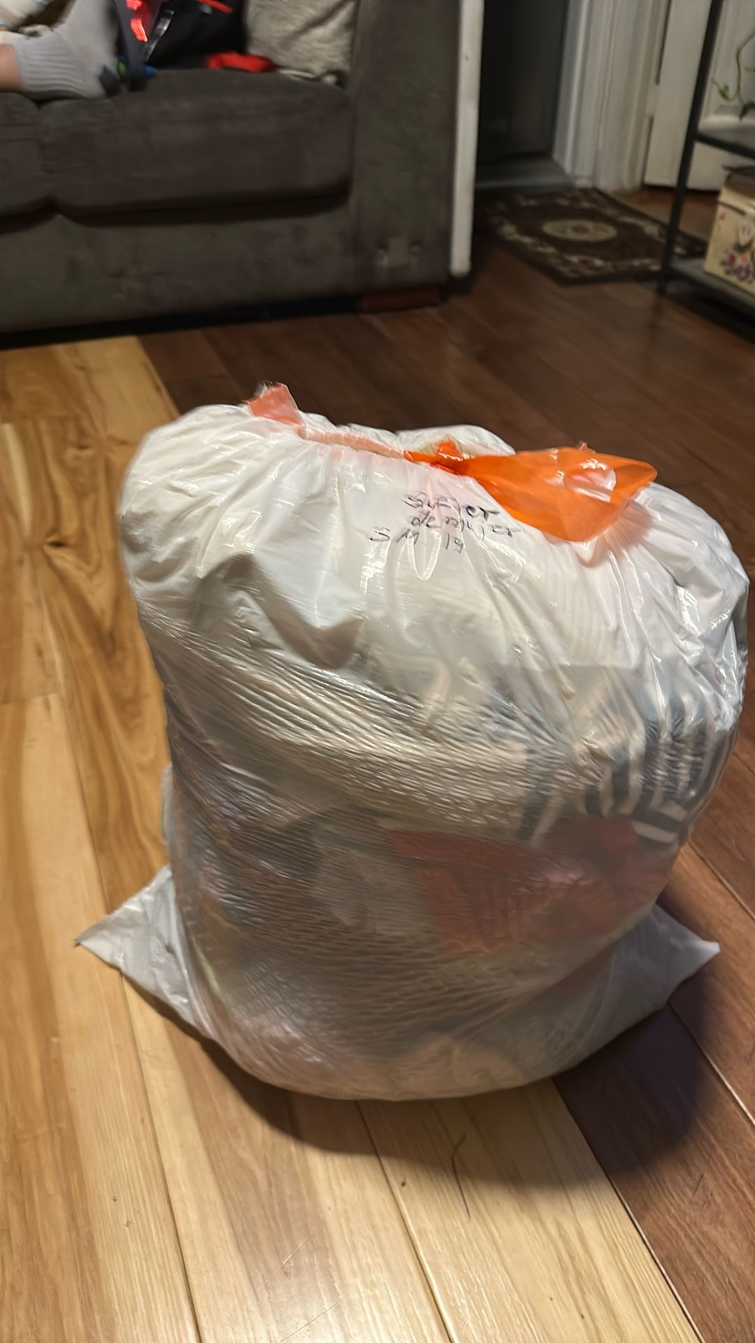 Bolsas De Sudaderas Y Suéter De Mujer Son 19 Piezas Size S y M  $8. Por Toda 