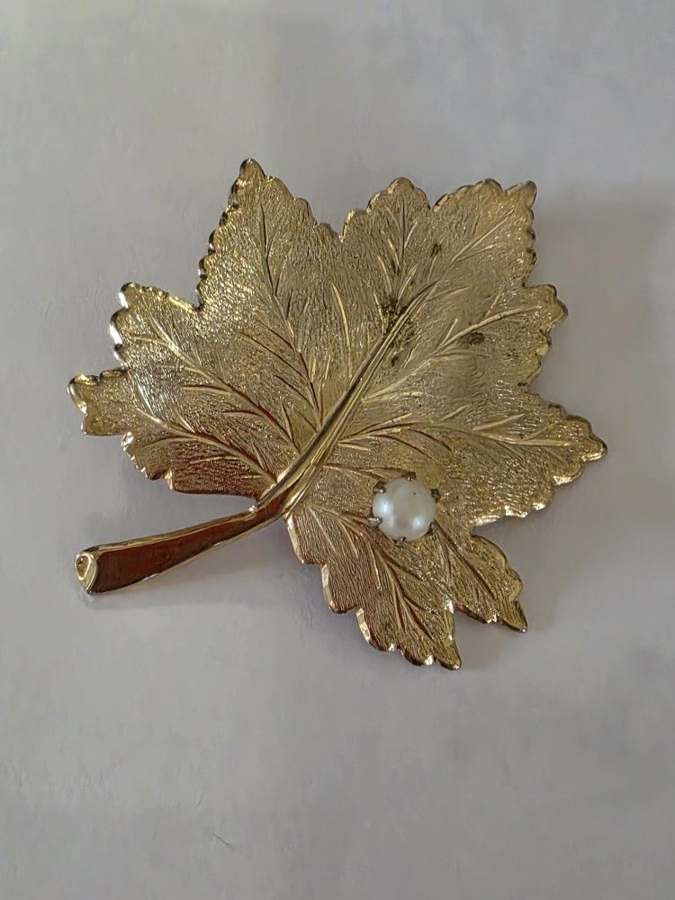 Vintage Gold Maple Leaf Brooch with Pearl Stone Sara Coventry 