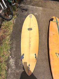 Shortboard Surfboard with Tri-Fin Setup