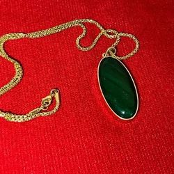 Green Oval Dangle Pendant Necklace Long Gold Tone Chain -

