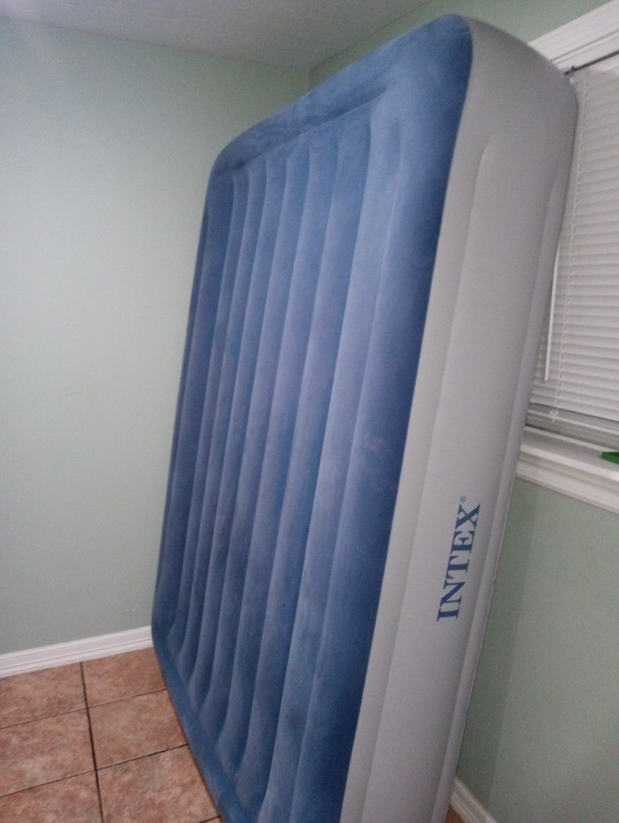 Intex queen air mattress 18*