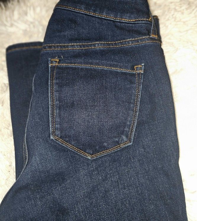 NWOT Old Navy Maternity Jeans. Size 8