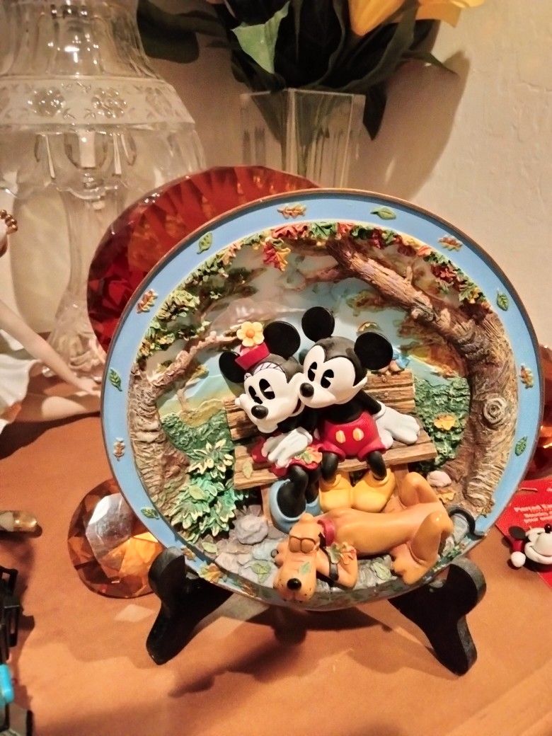 Disneyland Collectibles Plate Mickey Mouse Minnie Mouse Limited Edition 15 Mickey Mouse And Minnie Mouse Figurines 50 Candy Dishes Are $50 Each The Mi