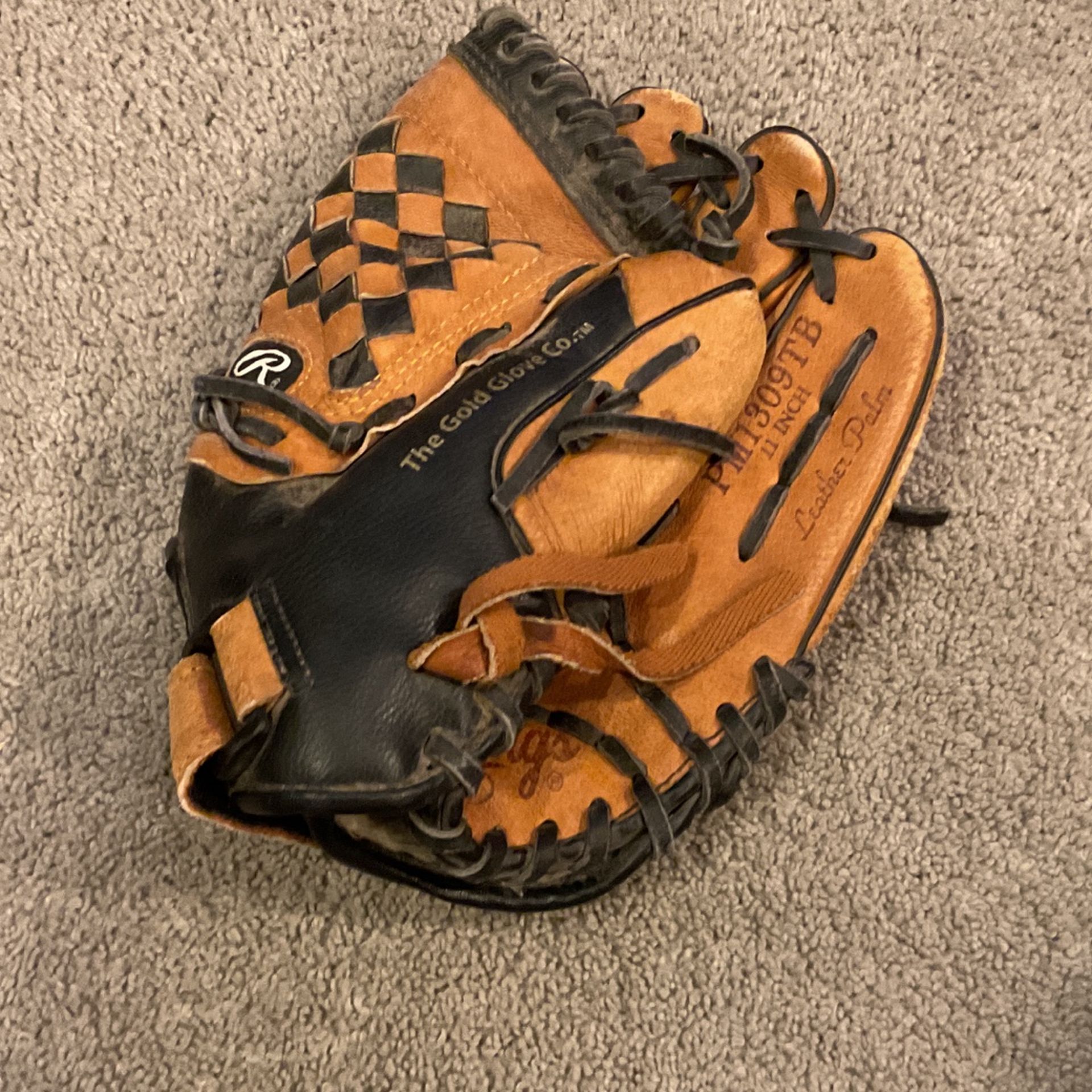 Rawlings Baseball Glove