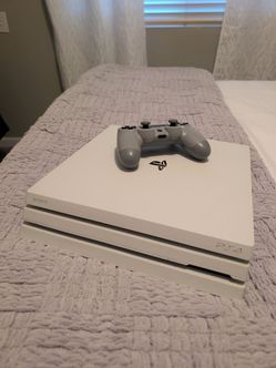 White PlayStation 4 1TB