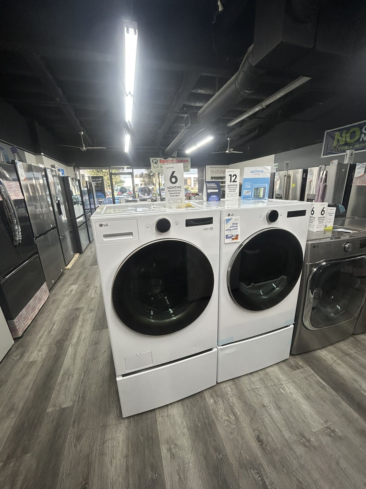 LG - 5.0 Cu Ft Large Capacity Front Load Washer & 7.4 Cu Ft Gas Dryer Laundry Pair With Pedestals