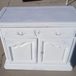 Mueble De Madera Muy Solido