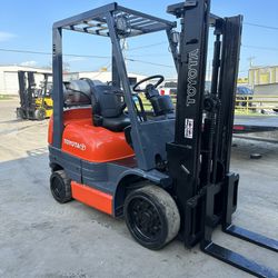 Forklift Toyota 4000 Lbs Capacity 