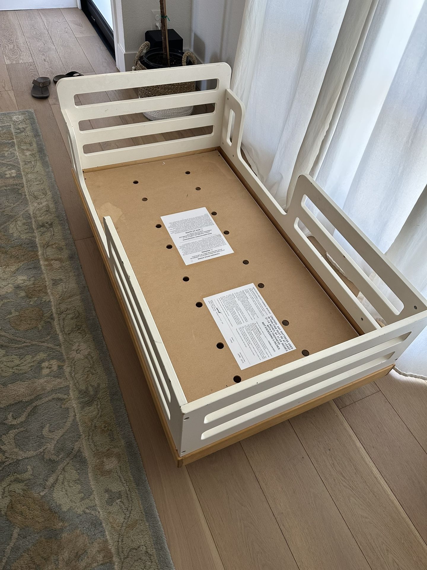 Oeuf Toddler Bed