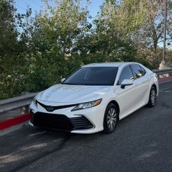 2021 Toyota Camry Hybrid LE