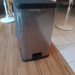 13 Gallon Kitchen  Step Trash Garbage Can