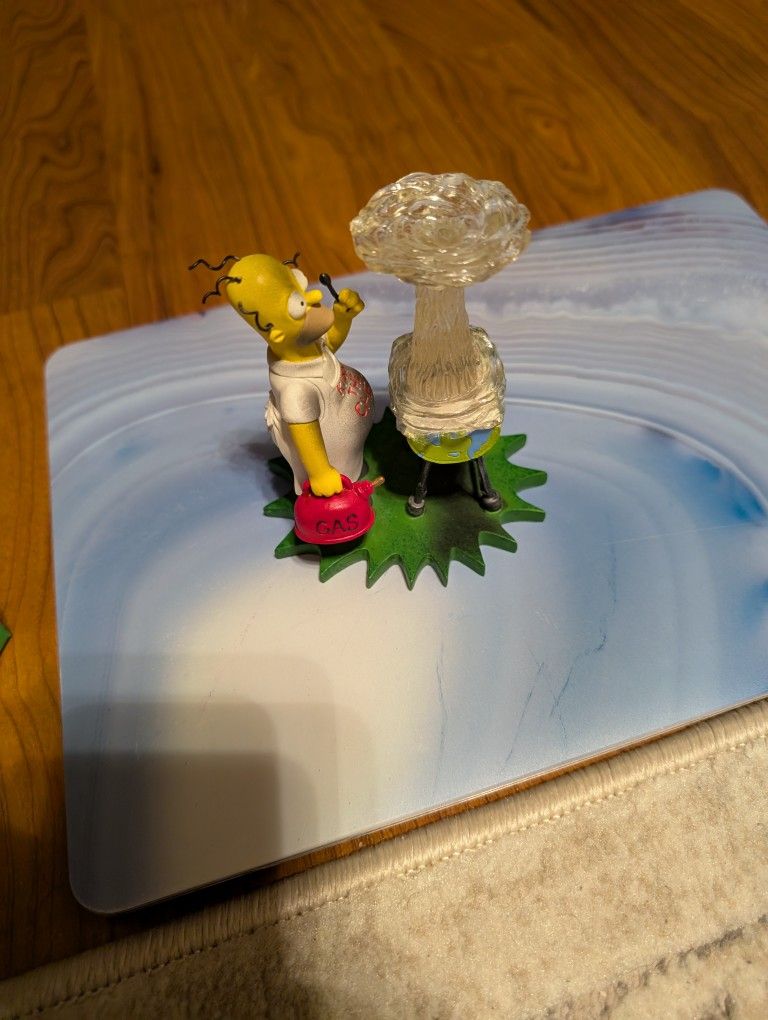 Homer Simpson Kiss the Chef Limited Edition Numbered Hamilton Collection Statue